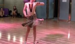 小女孩打桌球视频,小女孩的桌球技巧展示