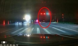 红灯视频,捕捉城市交通的流动与静止