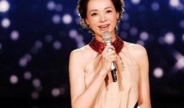 董卿07年主持救场视频,临危不惧，展现专业素养