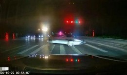 红灯视频,捕捉城市交通的流动与静止